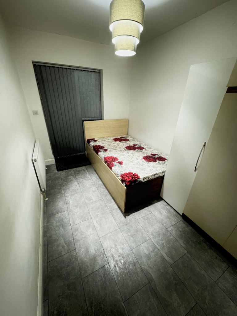 1 BES FLAT FOR RENT 
