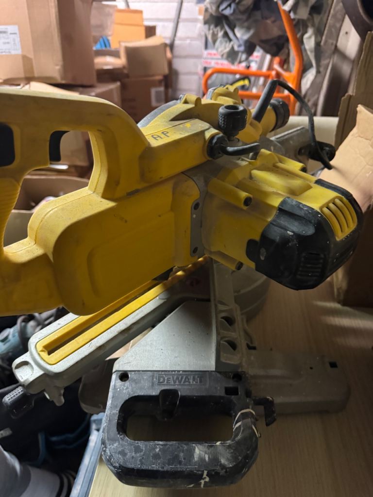 DeWalt 216mm Mitre Saw – Corded – Working – Trade / DIY