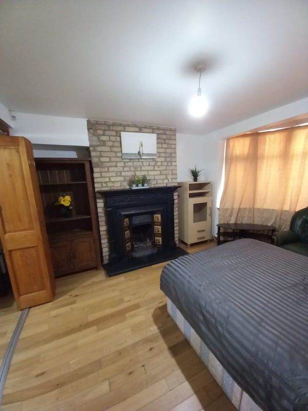 🏠Delightful room in Kingsbury (with Walk in Closet) ❤️