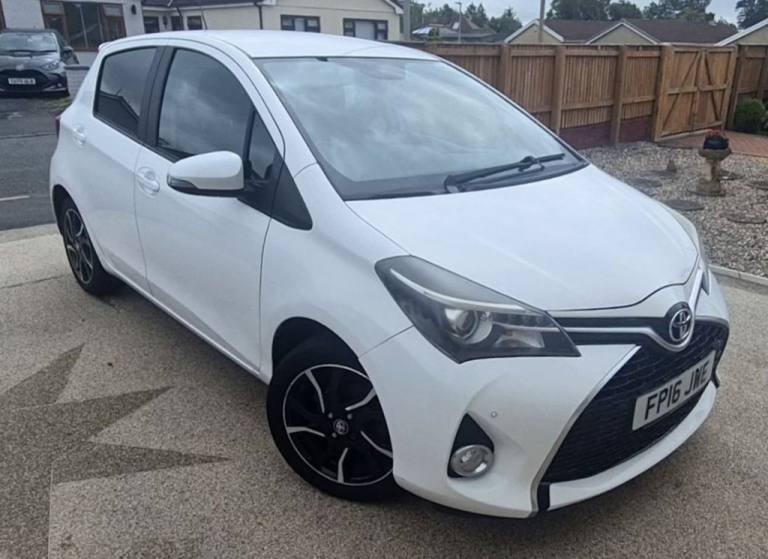2016 Toyota Yaris 1.33 Dual VVT-i Design Hatchback 5dr Petrol Multidrive S Euro 6 (99 ps) Hatchba...