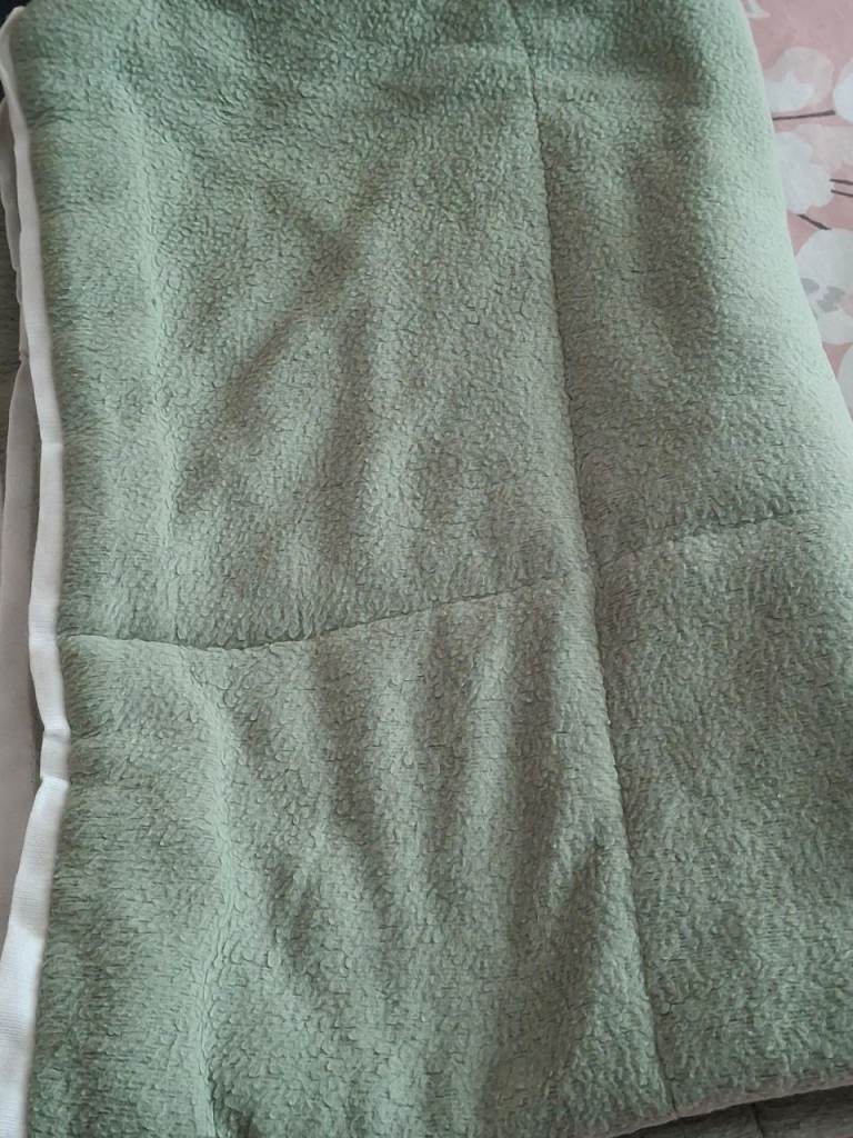 NEW & UNUSED A GREEN SOFT & COSY CRATE MAT IN EXCELLENT NEW CONDITION 
