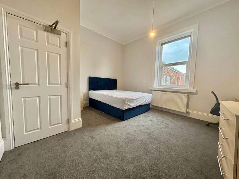 A well-presented room is available in this spacious shared house