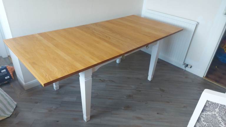 Dining Table & 6 Chairs