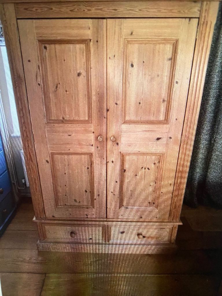 SOLID BESPOKE PINE DOUBLE WARDROBE /ANTIQUE COUNTRY STYLE ,HANGING SPACE ,X 2 DRAWERS,DELIVERY