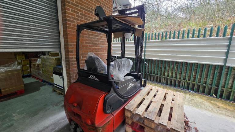 Linde E18 Forklift