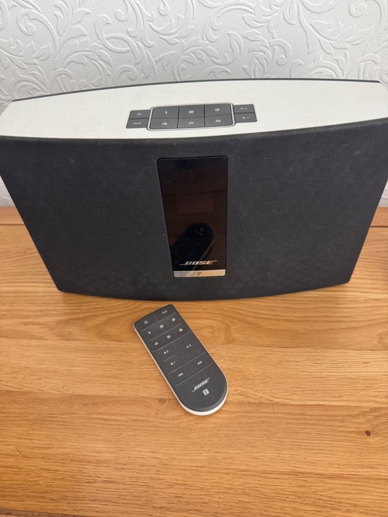 Bose SoundTouch 20 wireless speaker with remote control 