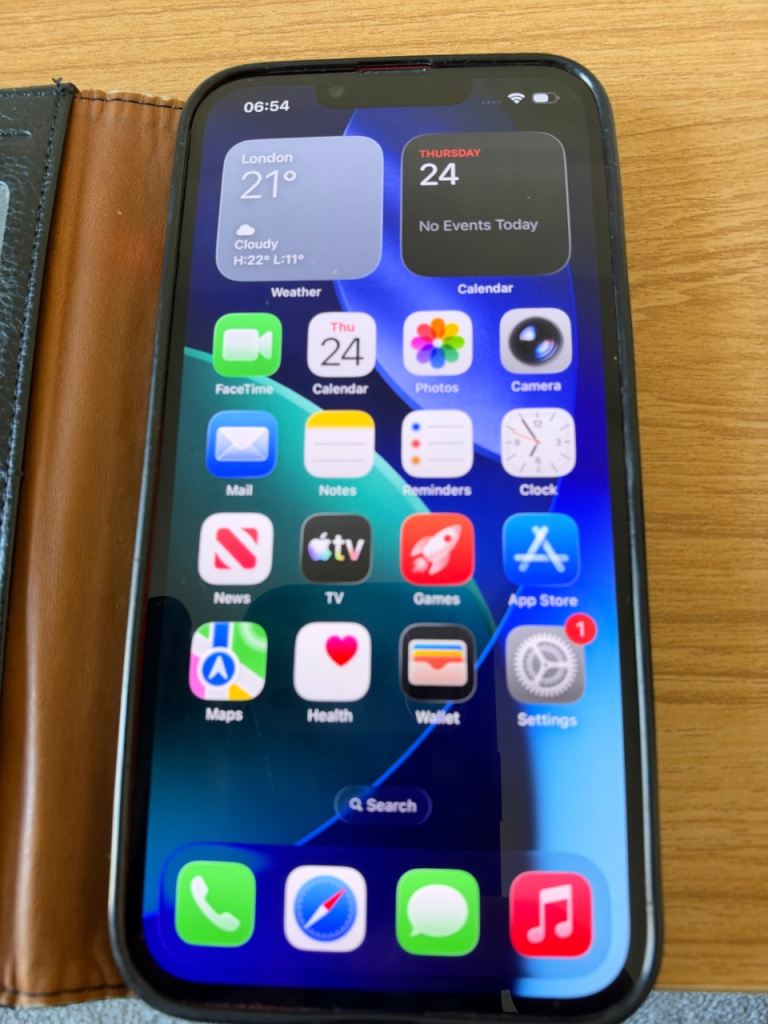 Apple iPhone 13 - 128GB Unlocked RED - 2 Cables Included