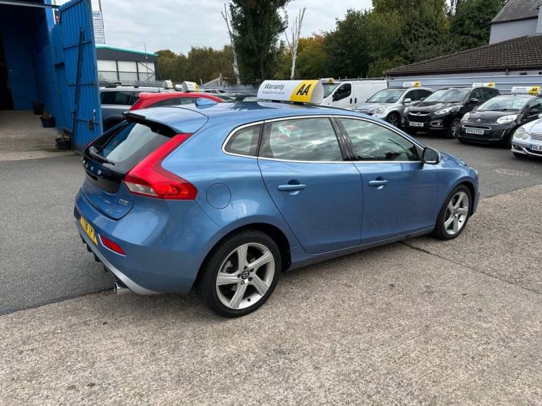 2016 Volvo V40 2.0 D2 R-Design Nav Hatchback 5dr Diesel Manual Euro 6 (s/s) (120 ps) Hatchback Di...