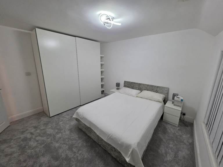 New refurbished house share