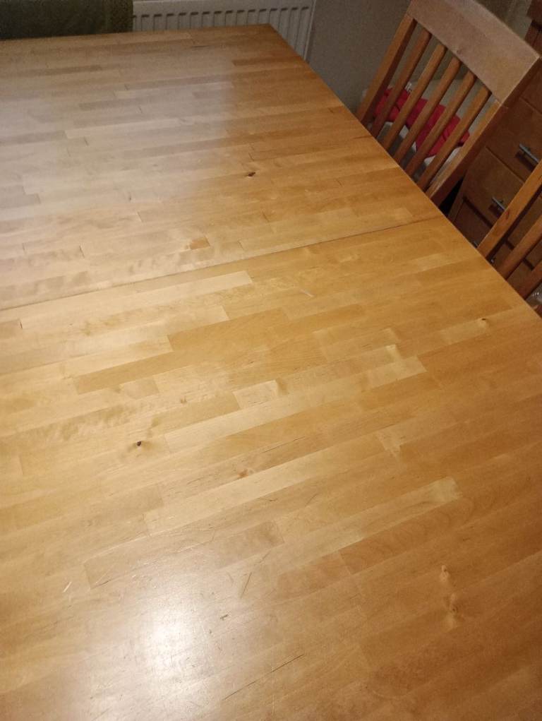 Solid oak dining table and chairs set (can deliver)