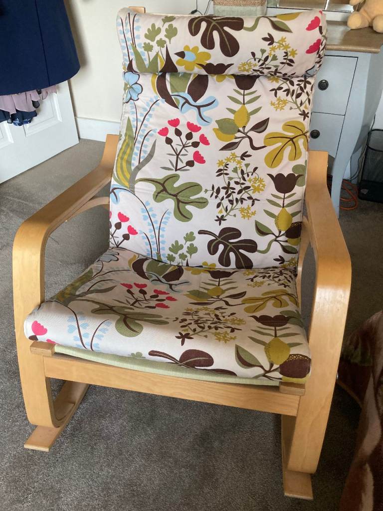 Beautiful Hardly Used Nursery Rocking Nursing Chair 