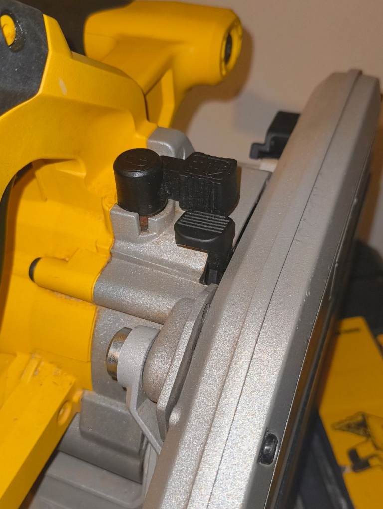 DeWalt DWS520KT 165MM plunge tool 1300 w. 110V with carry case. No guide rail