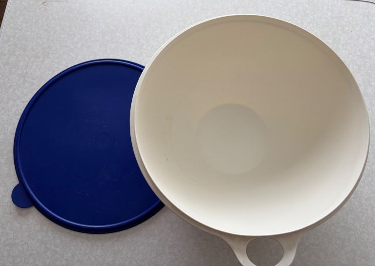 Tupperware various items 