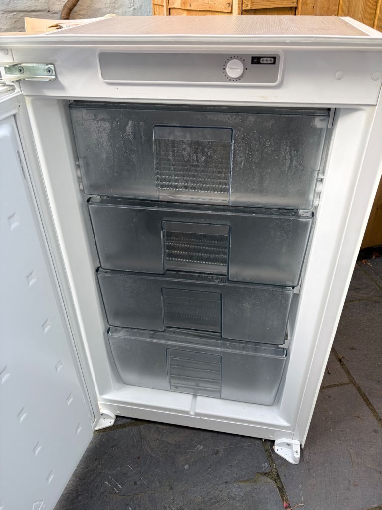 Montpellier 90cm upright integrated freezer with 4 Drawers – Good Condition