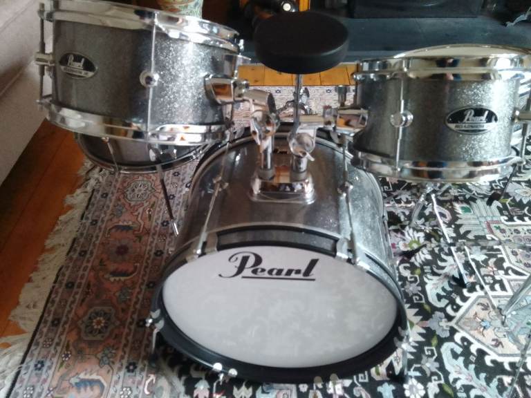Pearl Roadshow Jr 5 piece Drum Kit