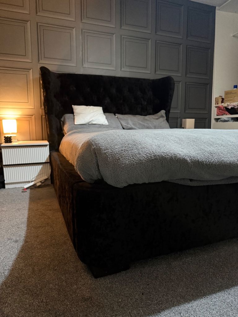 Luxury Double Black Velvet Bed Frame – Excellent Condition
