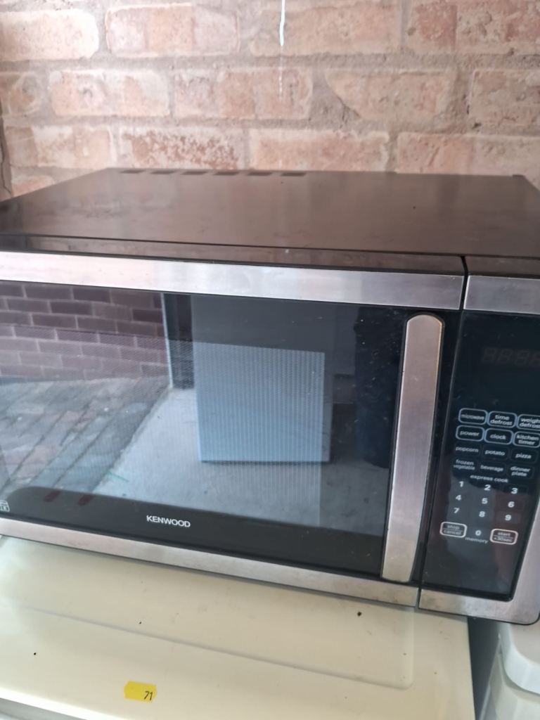 Kenwood Microwave Oven 900W – Good Condition