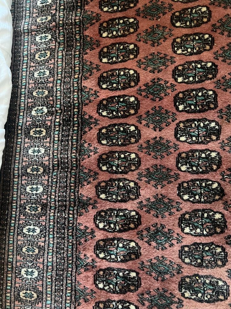 Beautiful 💯 wool carpet for sale.
