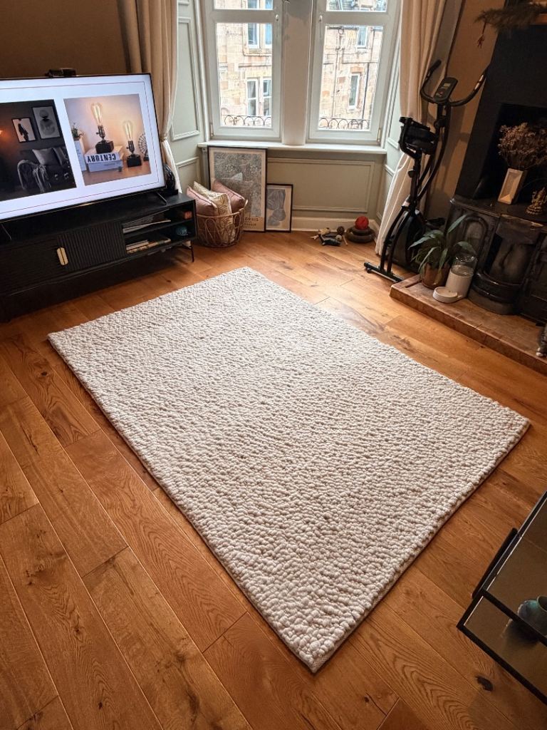Large Handtufted Bouclé Wool Rug (160 x 230cm)