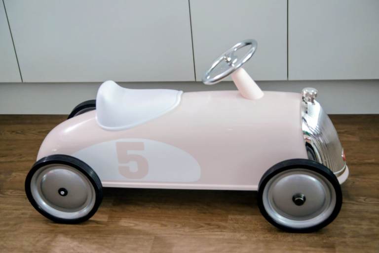Baghera Ride-on children's pink metal car