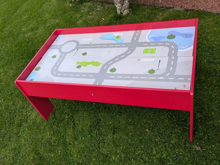 Car/train track table