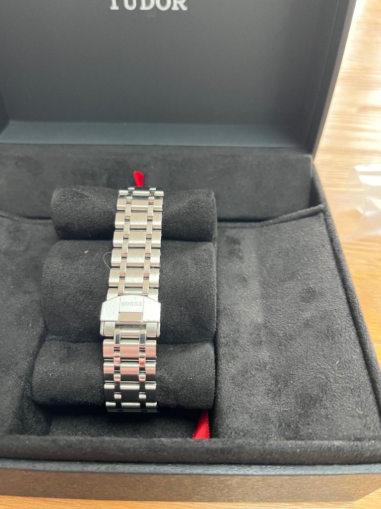 Tudor 28500 Royal Date Watch – Blue Dial, Mint Condition