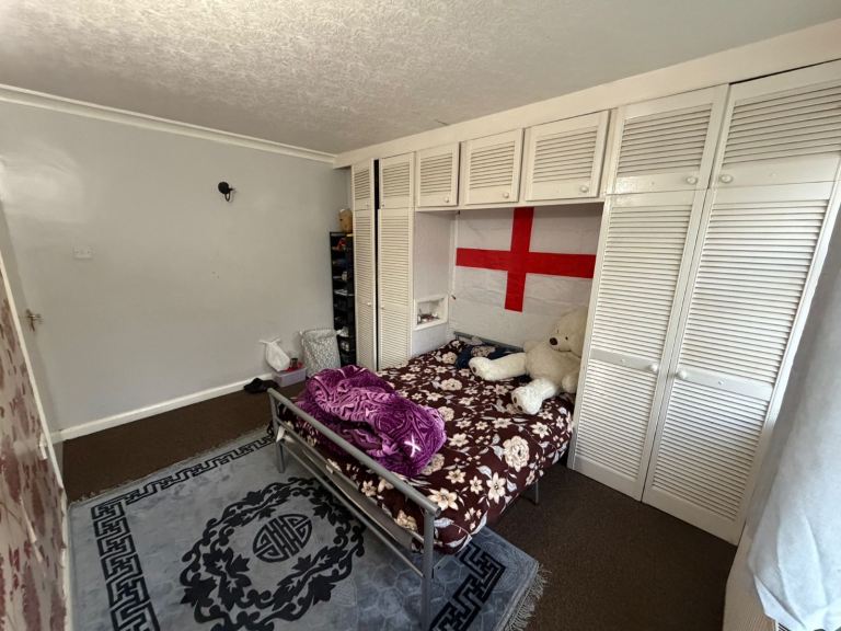 Room available for boys in hayes 