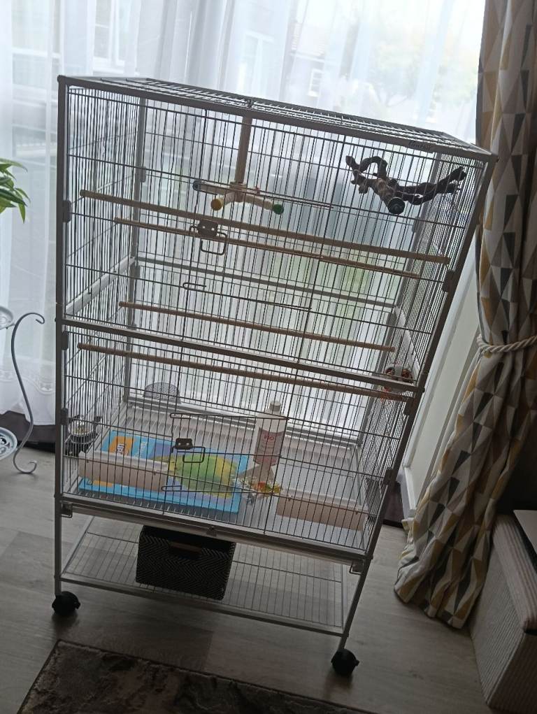 Large white pawhut birdcage on wheels, starter. 