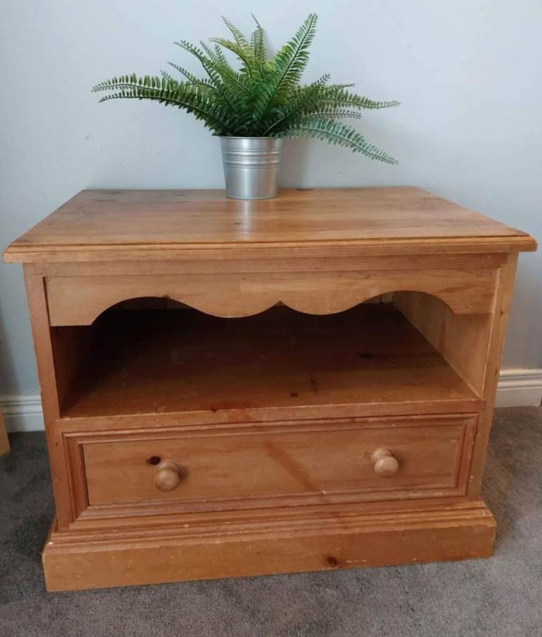 Pine TV cabinet/ stand