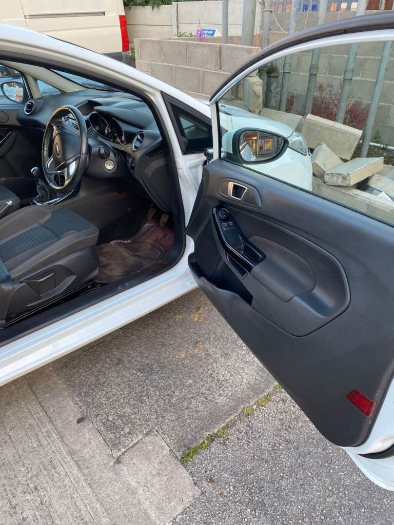 Ford, FIESTA, Hatchback, 2015, Manual, 1498 (cc), 3 doors