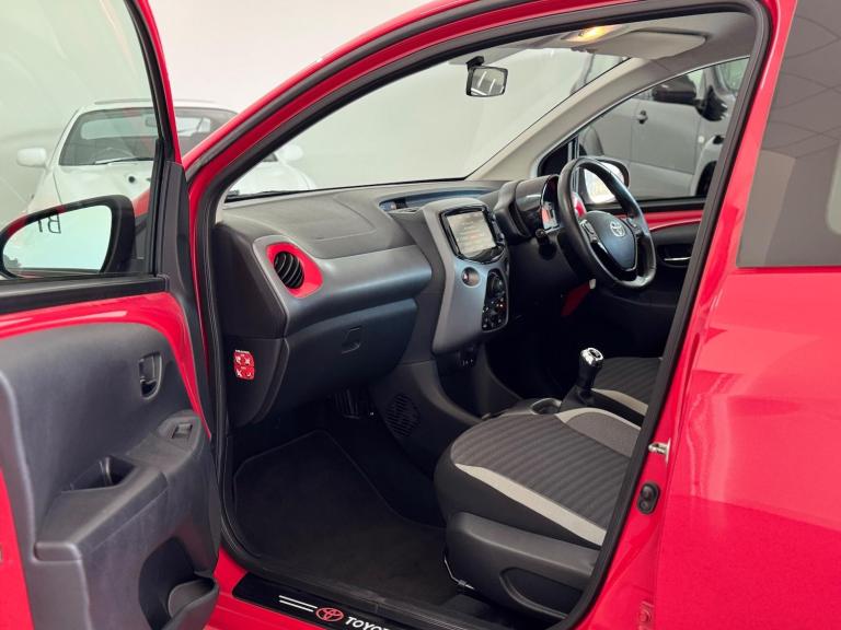 2019 Toyota AYGO 1.0 VVT-i x-play Euro 6 5dr HATCHBACK Petrol Manual