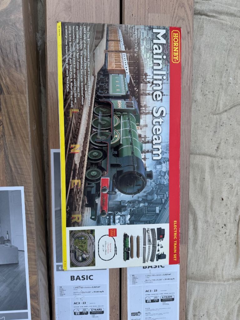 Hornby R1032 “Mainline Steam” OO gauge electric train set