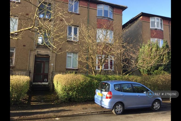 2 bedroom flat in Penrith Drive, Glasgow, G12 (2 bed) (#2792292)