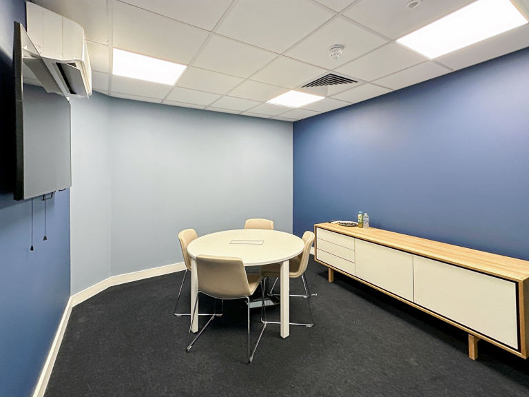 London - SE17EA \ Office for Rent with 4 Workstations