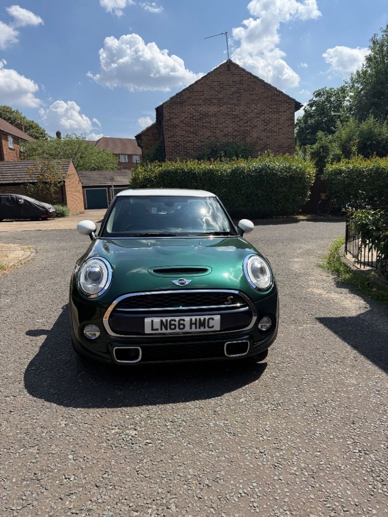 low mileage, sunroof, CarPlay, digital screen,mini serviced
