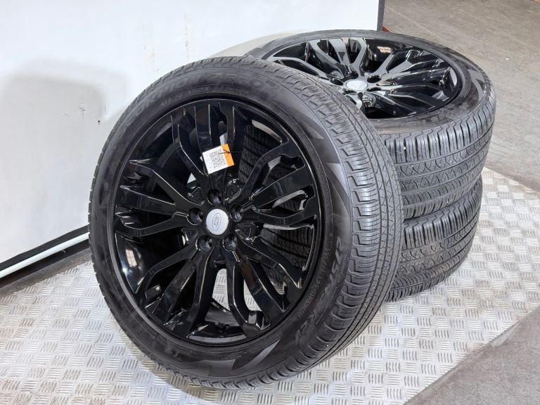 Range Rover Sport L494 R21 Wheels with Pirelli tires 7mm