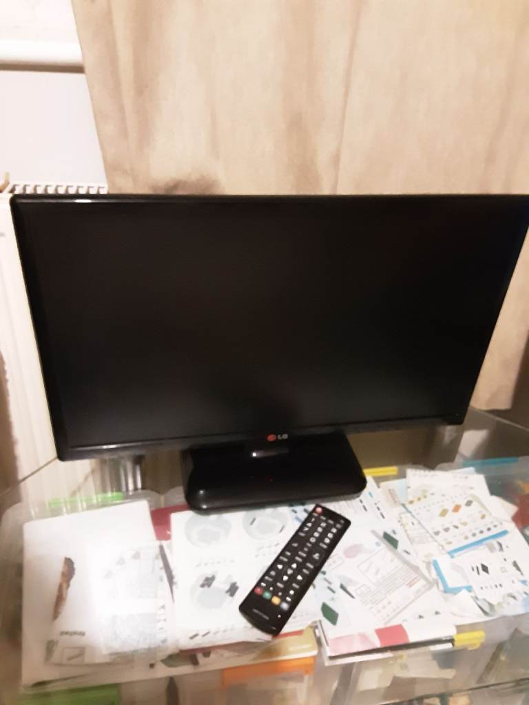 LG 20" TV with Remote – Good Condition