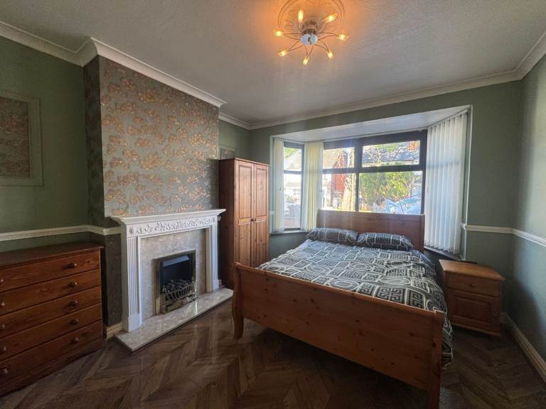 Rooms Available In Hall Green 