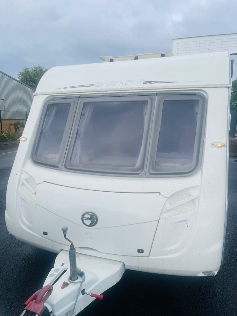Swift charisma 2009 fixed bed twin axle 