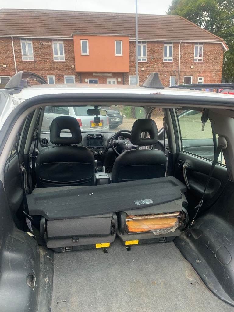 Toyota RAV 4 Estate 20DIESEL  SPARES REPAIR  NEEDS ALTNATOR FITTED £600 NO OFFERS 