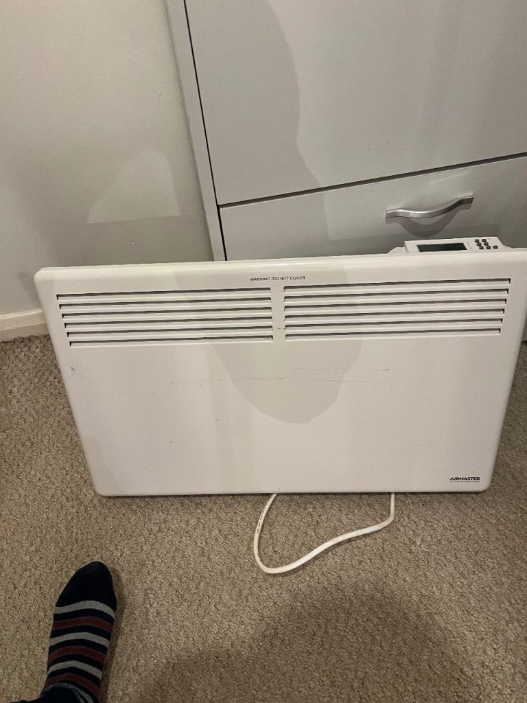 Wall mounted electric radiator