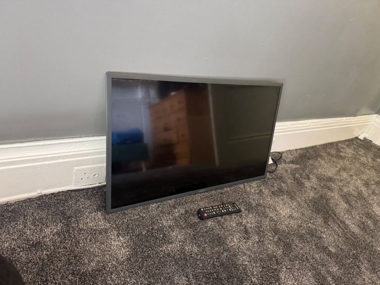 32 inch smart samsung tv no stand possible local Delivery