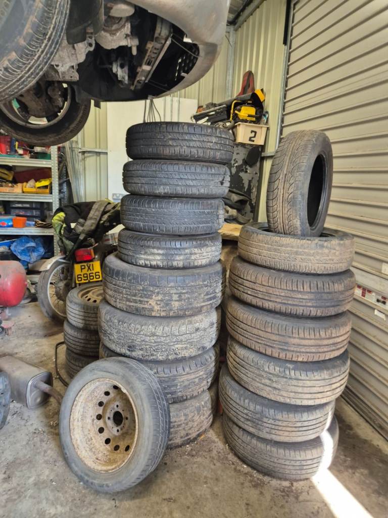 295X35XR21 TYRES FOR SALE