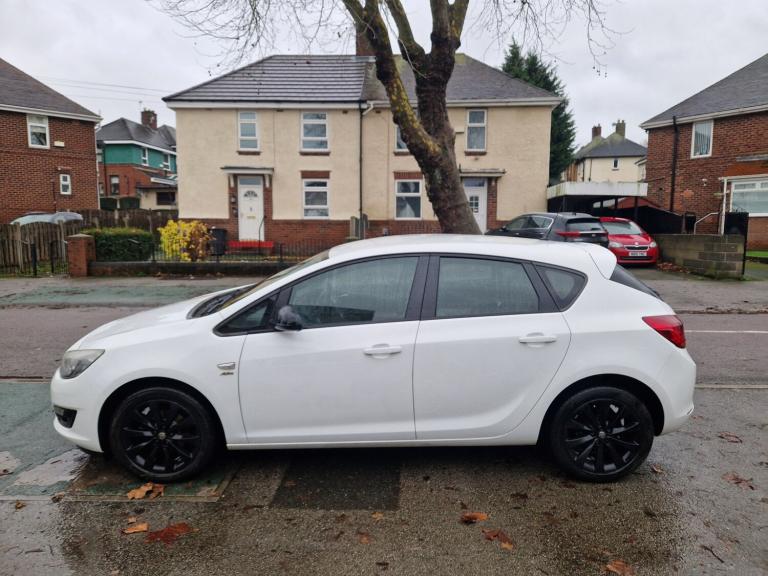 2012 Vauxhall Astra 1.6i 16V Active 5dr HATCHBACK Petrol Manual