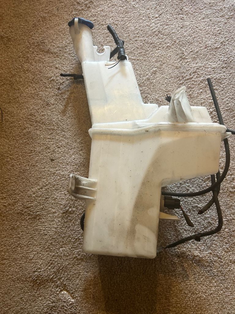 Kia sportage 2016 windscreen washer bottle 
