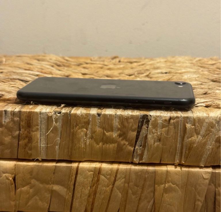 Apple iPhone SE 2nd Generation 64GB Unlocked