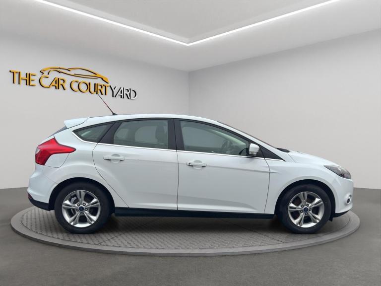 2013 Ford Focus 1.6 Zetec Euro 5 5dr HATCHBACK Petrol Manual