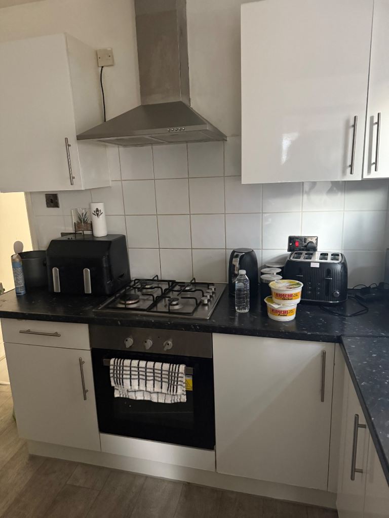 Two bedroom flat, two rooms available