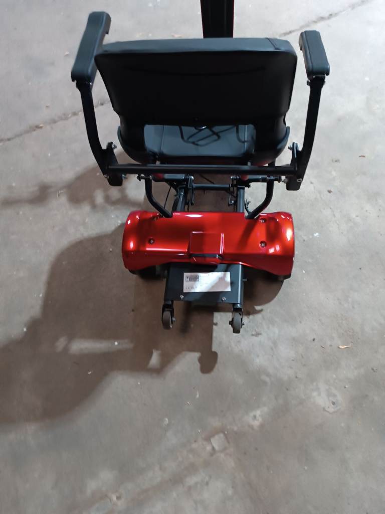 Automatic folding mobility scooter 