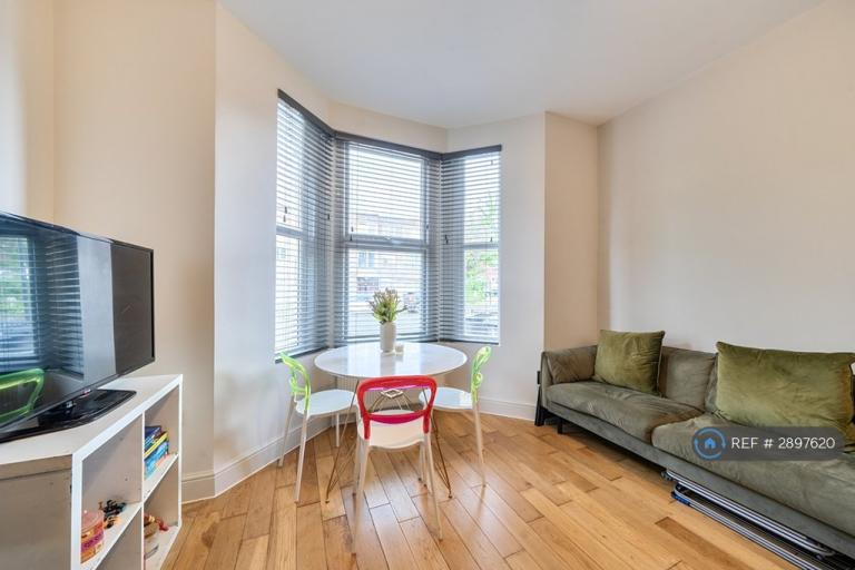 1 bedroom flat in Clarence Road, London, N22 (1 bed) (#2897620)